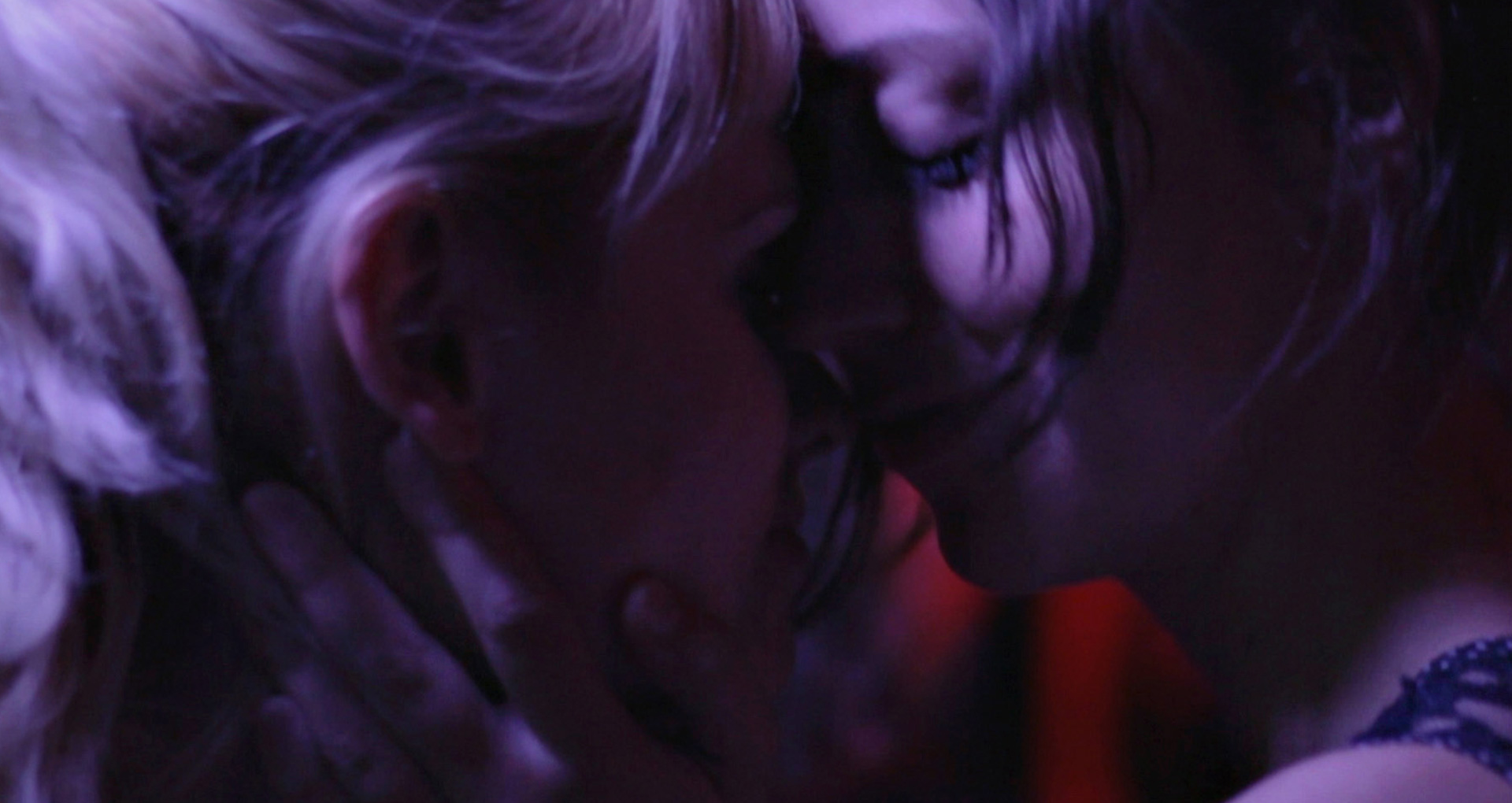 maja and anna dance intimate at a club